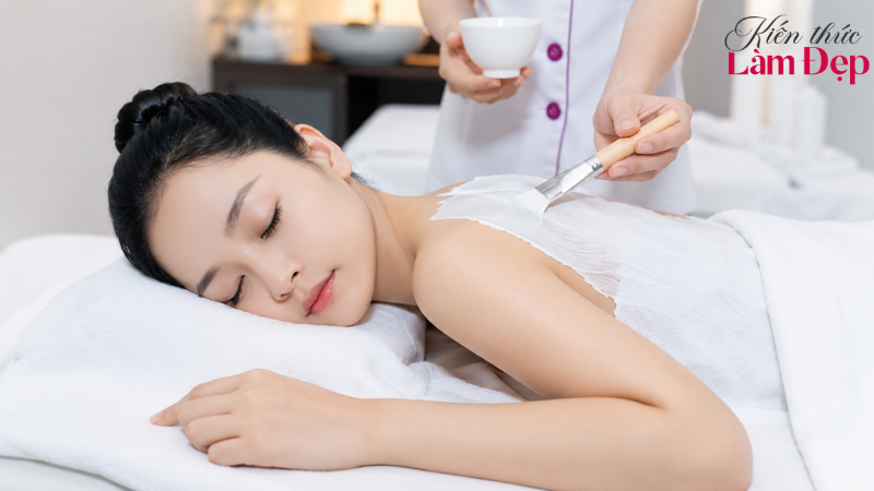 Premium Whitening kết hợp dưỡng chất và quy trình làm sáng da đa bước